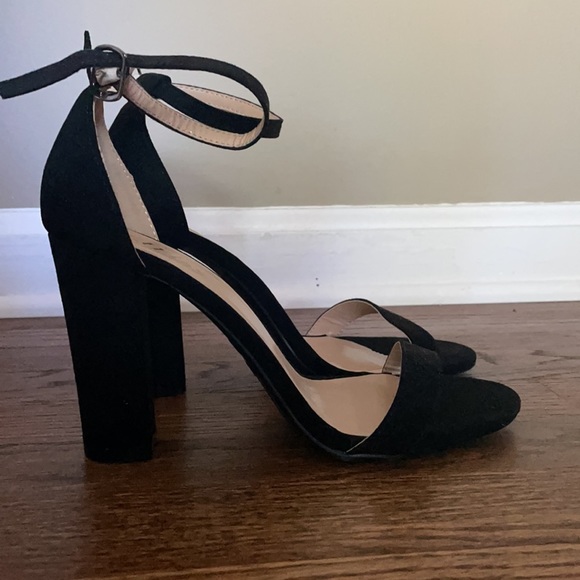 Black sued heels - Picture 3 of 3